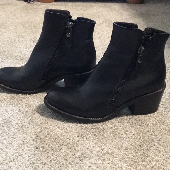 agl block heel bootie